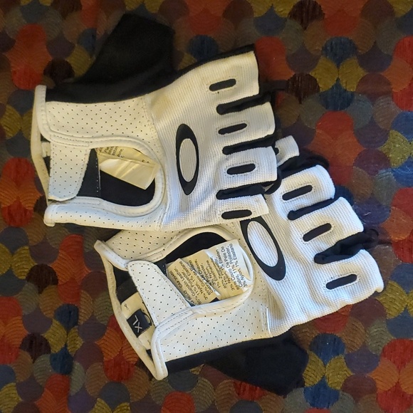 HUGE BUNDLE of cycling shorts and tops with bonus gloves! - Picture 7 of 8